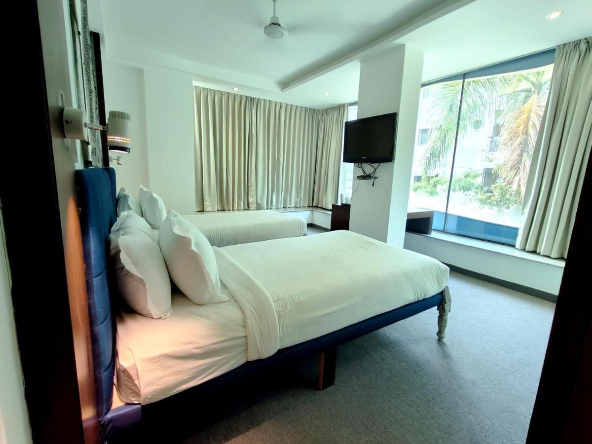 ואדודרה The Sky Imperial Hotel Yahvi מראה חיצוני תמונה