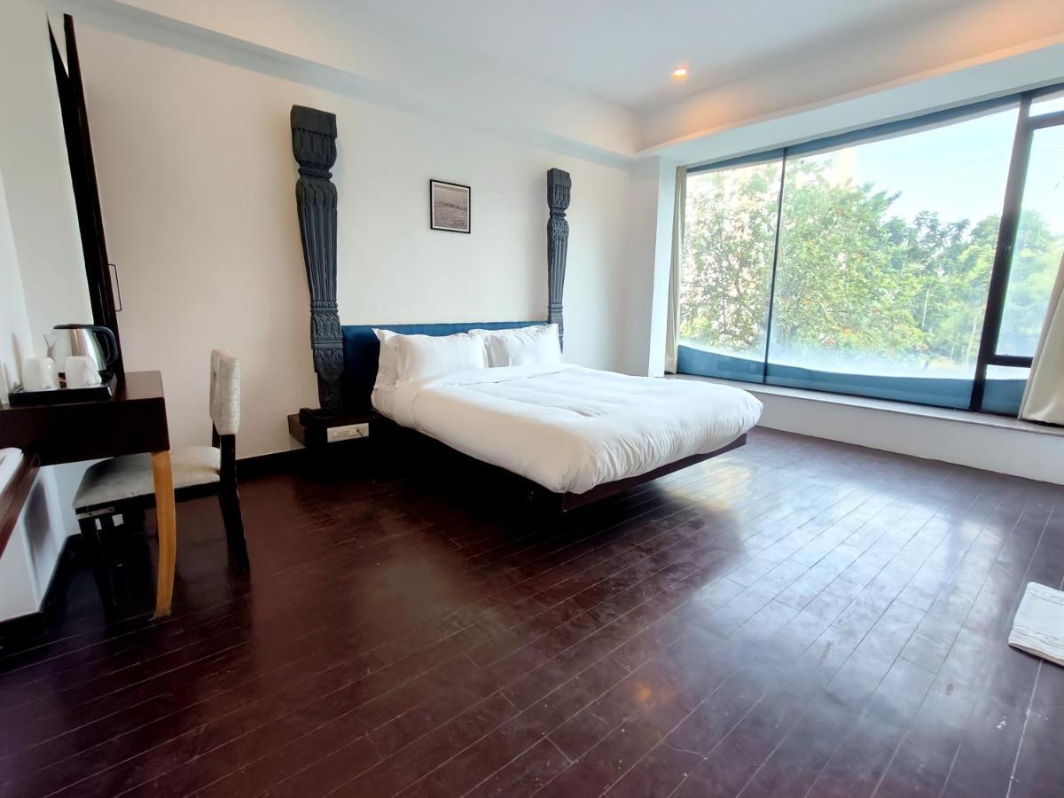 ואדודרה The Sky Imperial Hotel Yahvi מראה חיצוני תמונה