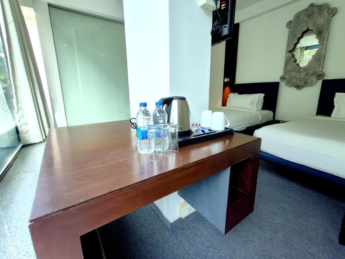ואדודרה The Sky Imperial Hotel Yahvi מראה חיצוני תמונה