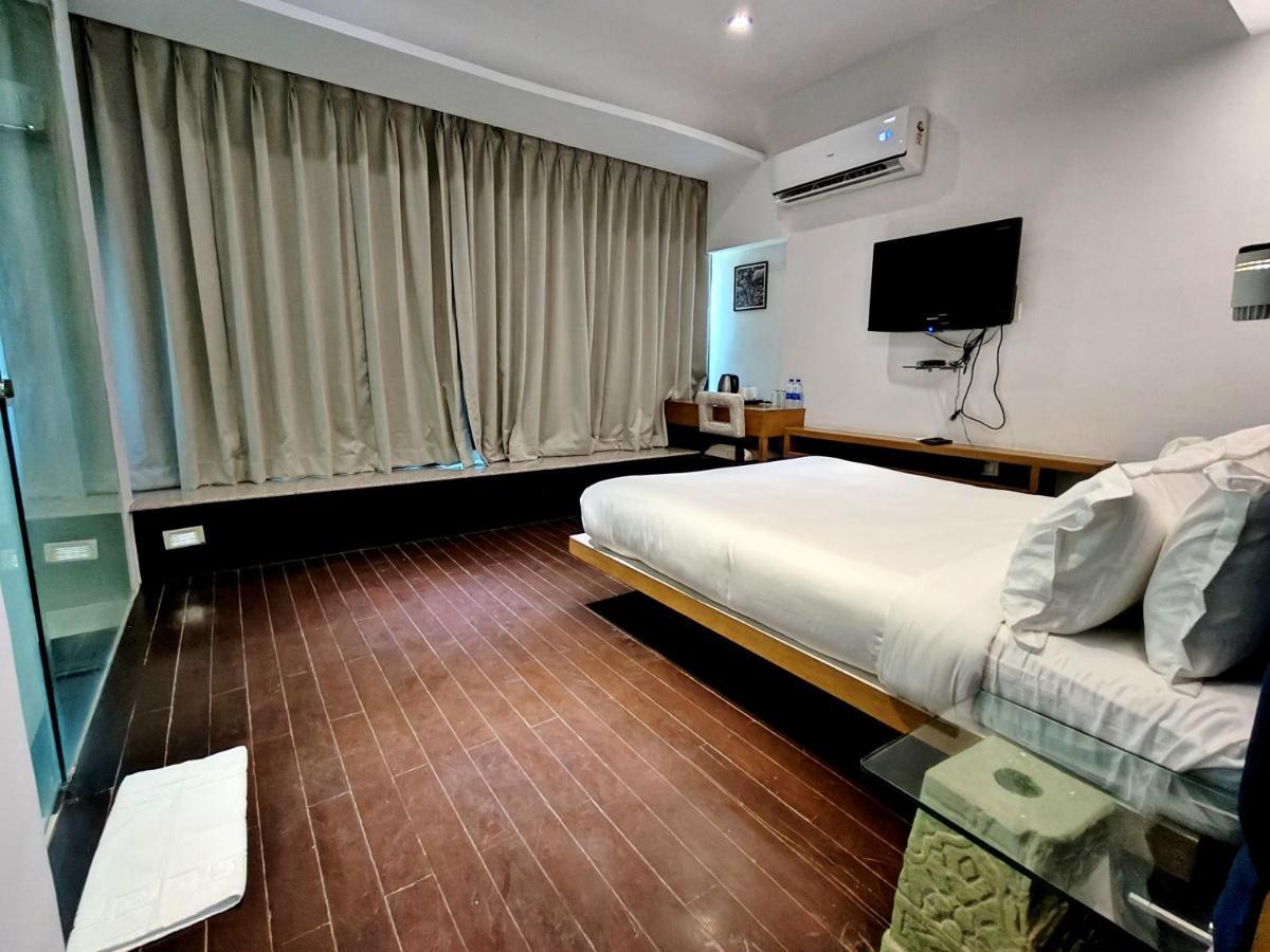 ואדודרה The Sky Imperial Hotel Yahvi מראה חיצוני תמונה