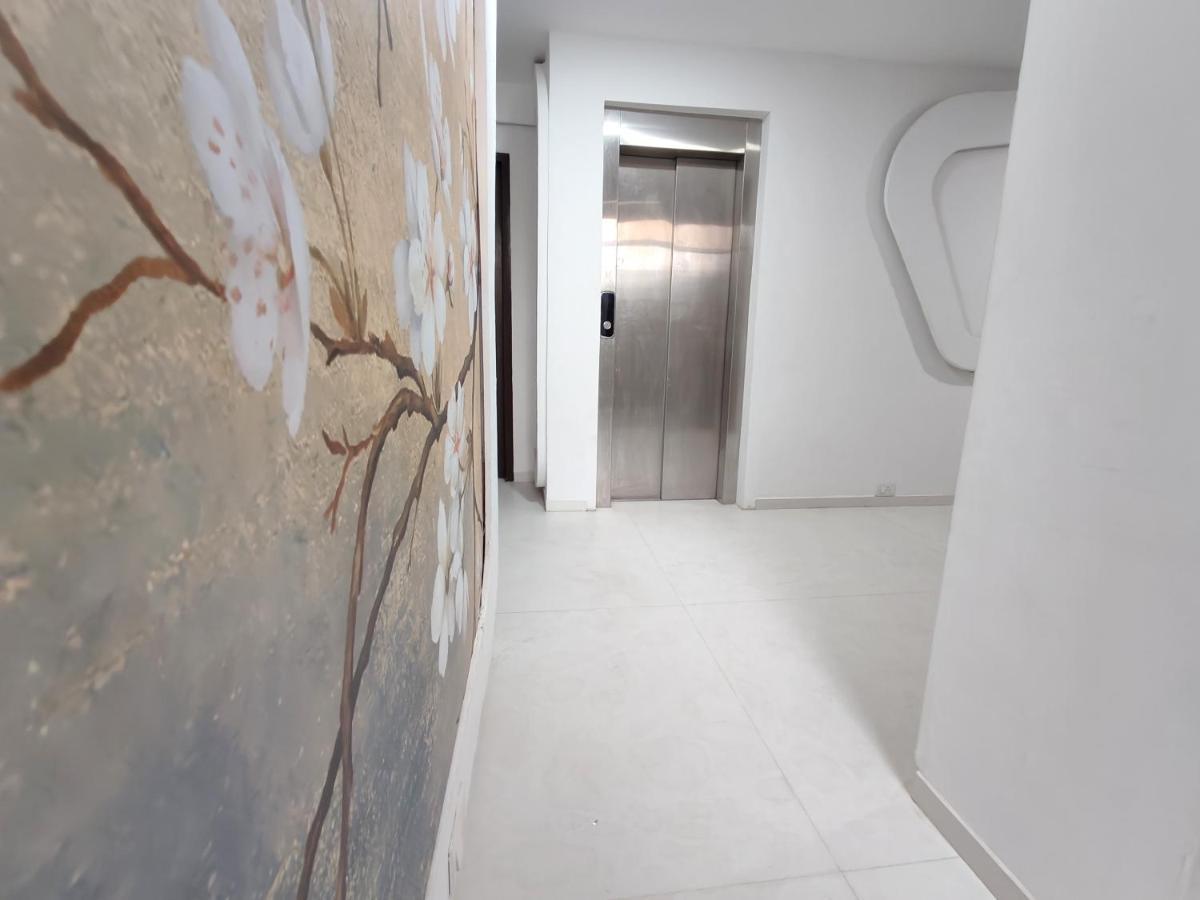 ואדודרה The Sky Imperial Hotel Yahvi מראה חיצוני תמונה