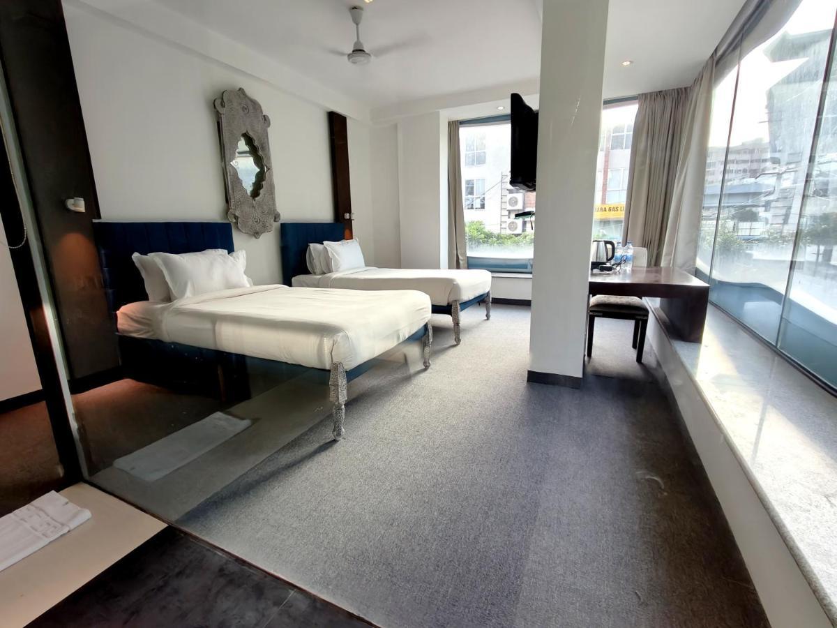 ואדודרה The Sky Imperial Hotel Yahvi מראה חיצוני תמונה