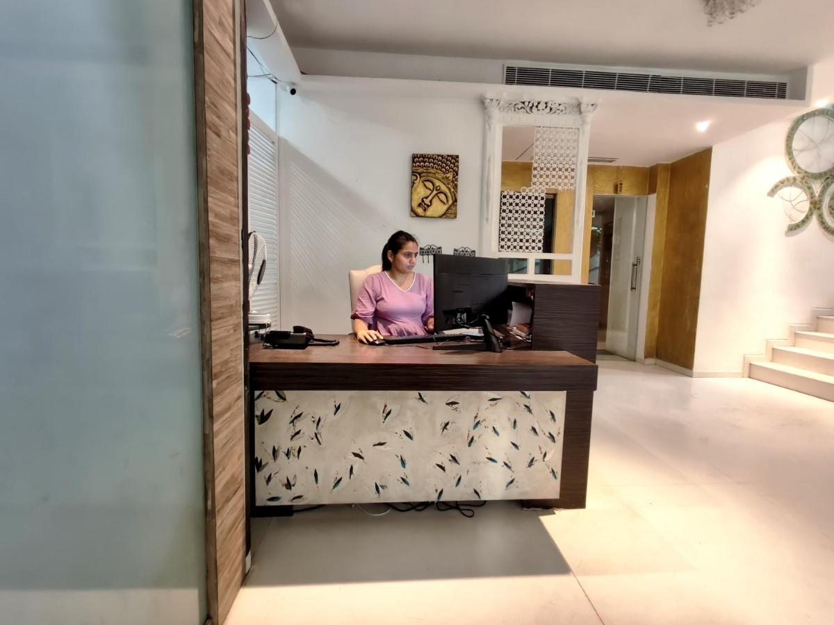 ואדודרה The Sky Imperial Hotel Yahvi מראה חיצוני תמונה