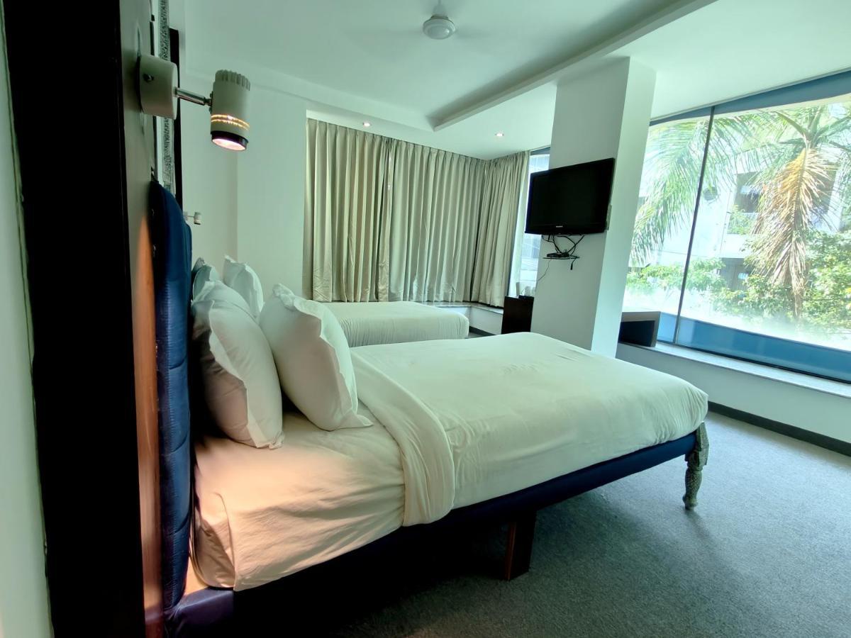 ואדודרה The Sky Imperial Hotel Yahvi מראה חיצוני תמונה
