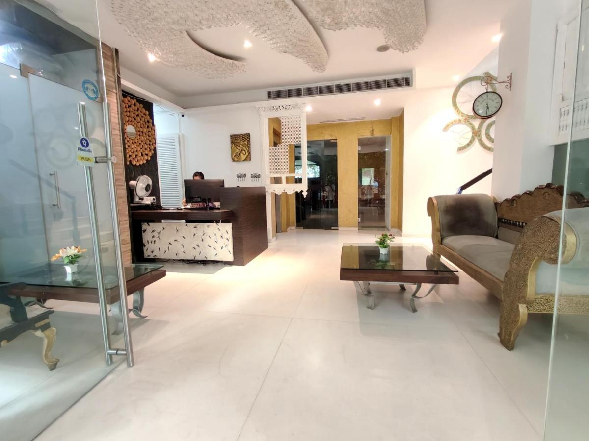 ואדודרה The Sky Imperial Hotel Yahvi מראה חיצוני תמונה