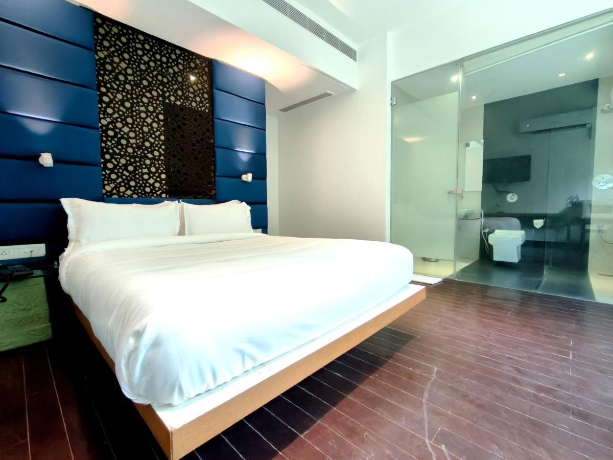 ואדודרה The Sky Imperial Hotel Yahvi מראה חיצוני תמונה